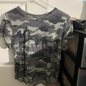EVERYWHERE TEE CAMO PRINT